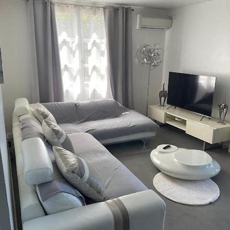 Charmant T2 Meuble Proche Chu Bellepierre Saint-Denis Luaran gambar