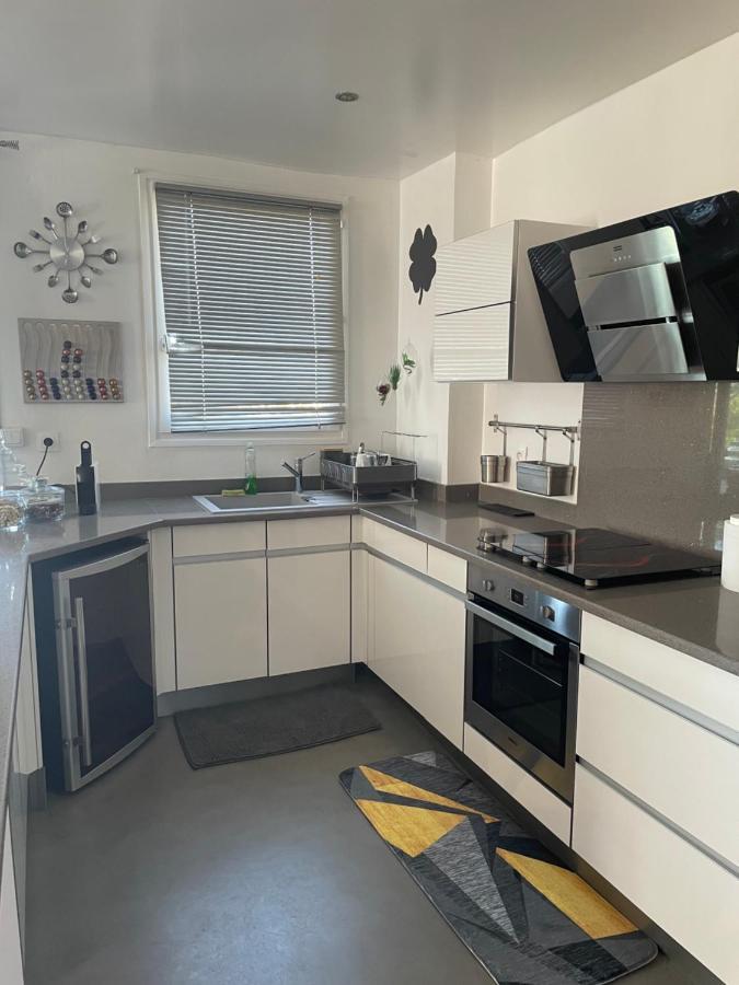 Charmant T2 Meuble Proche Chu Bellepierre Saint-Denis Luaran gambar