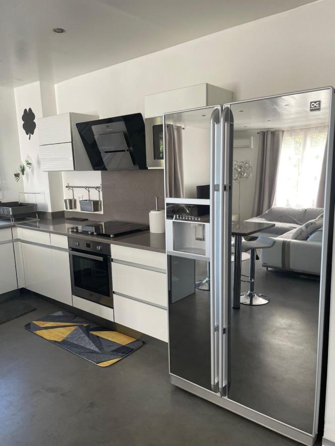 Charmant T2 Meuble Proche Chu Bellepierre Saint-Denis Luaran gambar